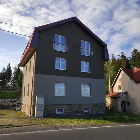 Apartman Raketa Pernink Eksteriør billede