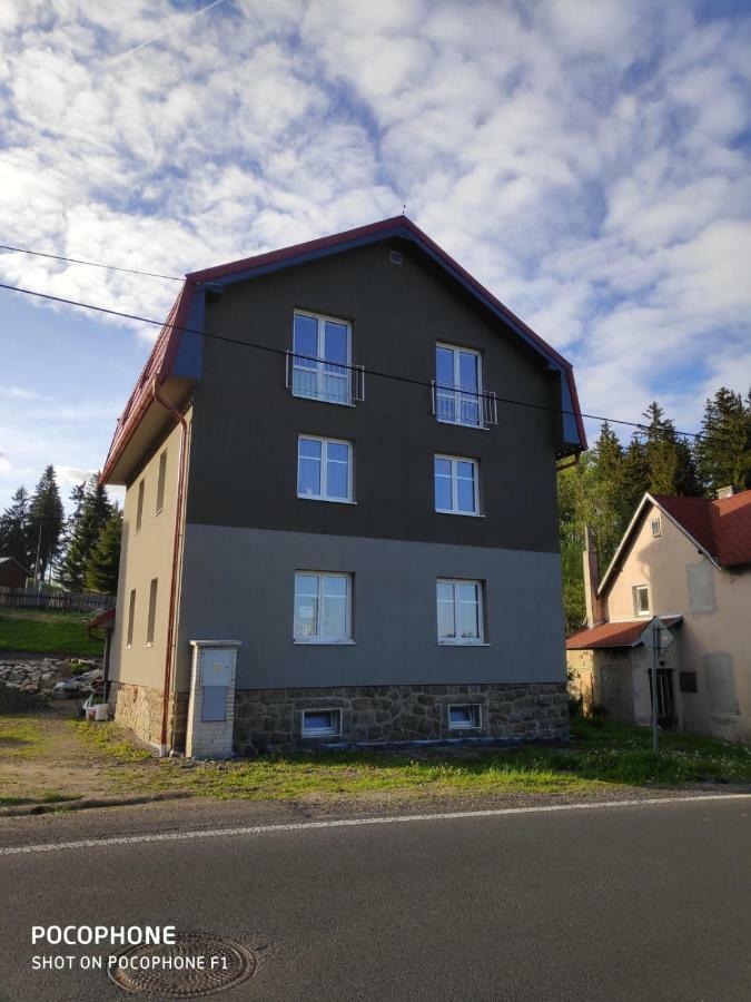 Apartman Raketa Pernink Eksteriør billede